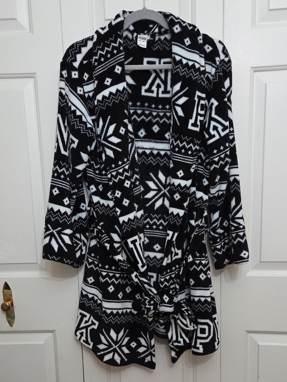 Victoria's Secret PINK Snowflake Print Plush Cozy Short Robe/ M-L